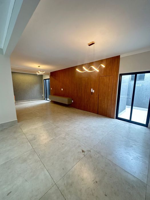Casa Alto Padr�o - Venda - Jardim L�bano - Franca - SP
